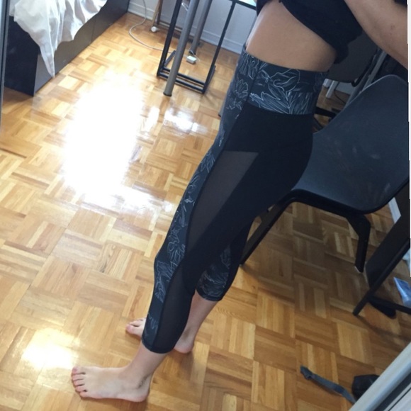 ADIDAS High Waisted Leggings - 3/4 length - Small leggings - Activewear - Yoga - Picture 3 of 4